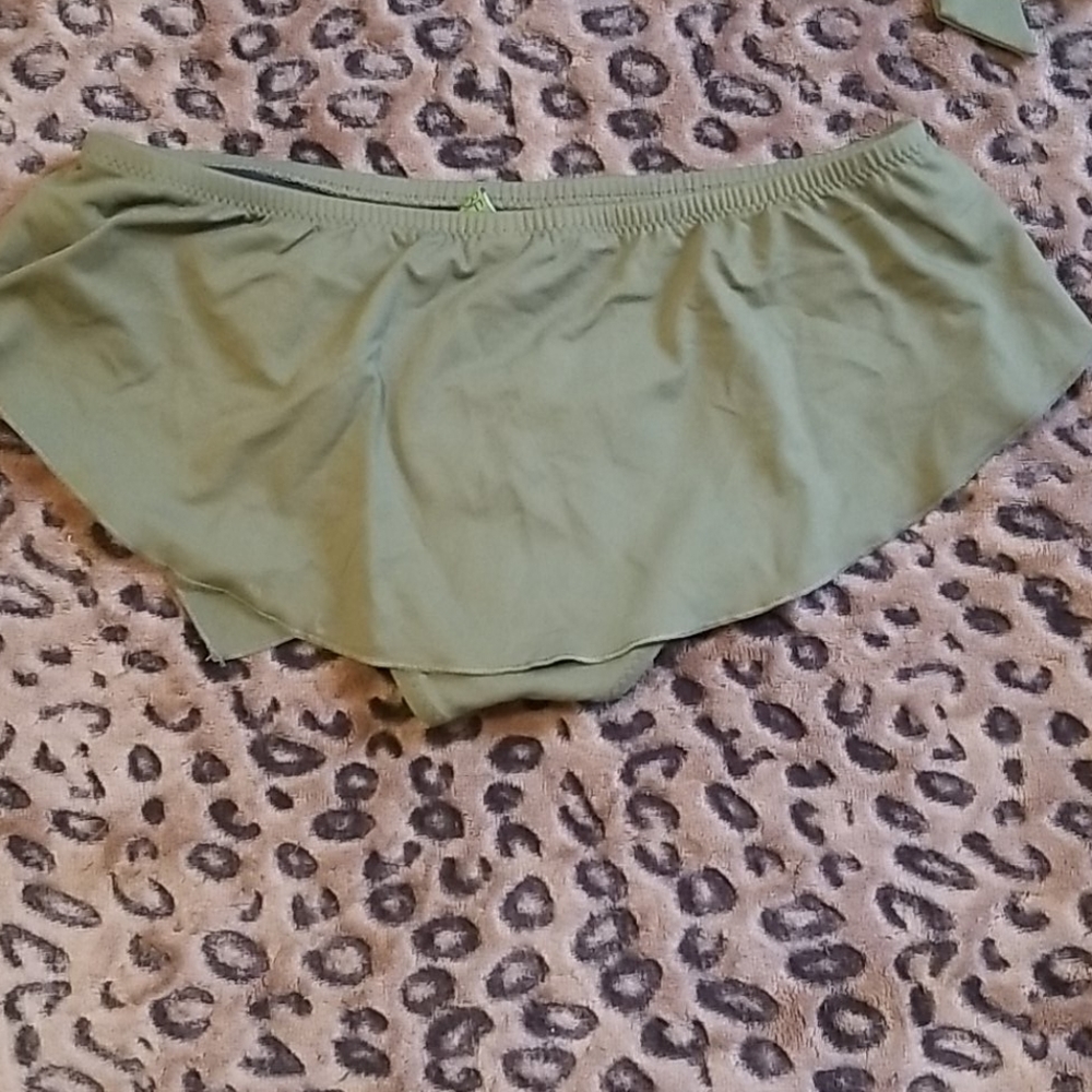 Green bikini - Picture 7 of 9